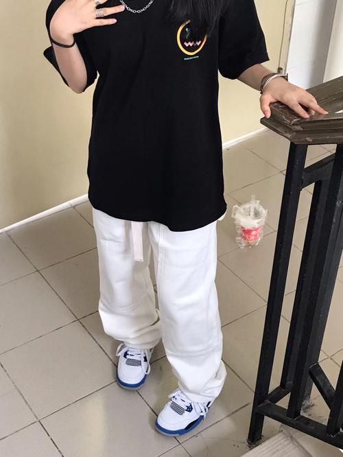 梦见穿白色裤子