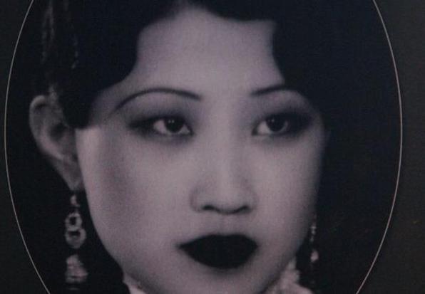 三个斗的女人是凤命