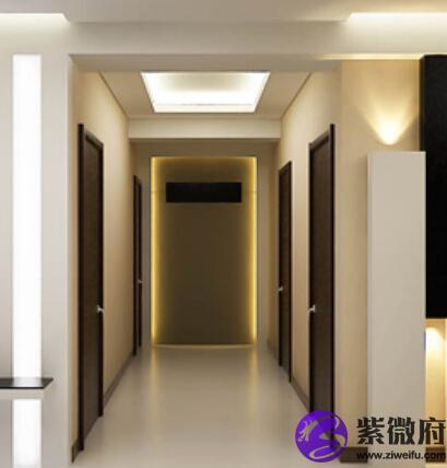 卧室门对卧室门挂什么
