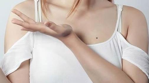 胸部长痣的女人财运很好,一生不愁吃穿!