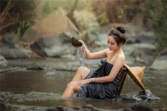 梦见初恋女友洗澡是什么意思