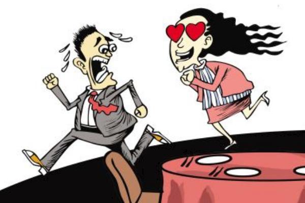 梦见被女人追赶纠缠有什么寓意