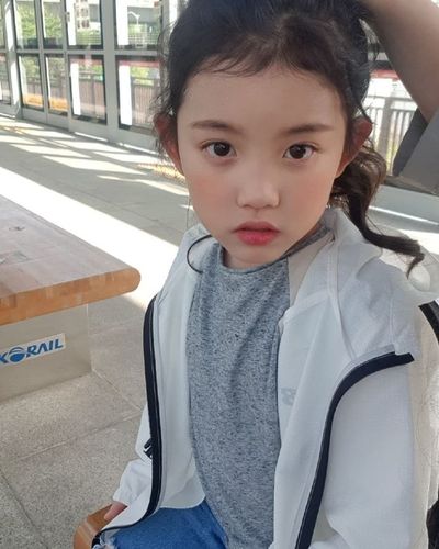 网红小女孩叫什么名字