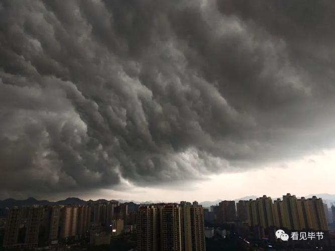 梦见天空乌云密布