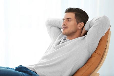 梦见家里有好多男人