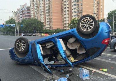 梦见坐车回家车坏