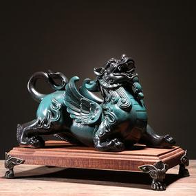 办公桌左右两边的风水摆件,你的办公桌对了吗?