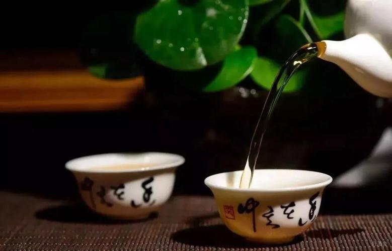 梦见和去世的人喝酒,梦见和死去的人喝茶喝酒测吉凶