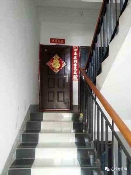 楼梯对门口风水好吗