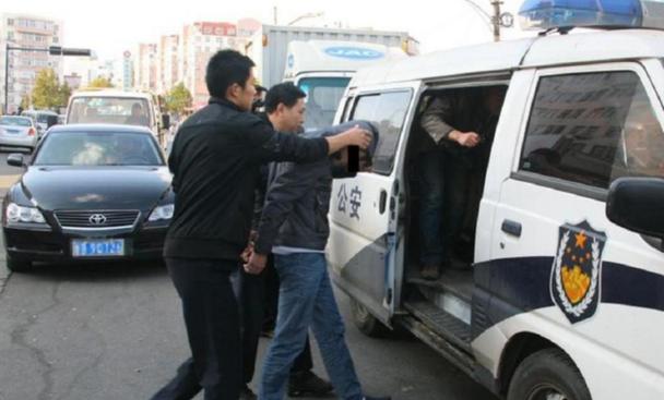 梦见被警察追周公解梦,梦见被警察追是什么意思?