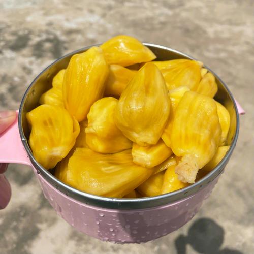 梦见偷菠萝