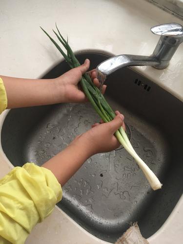 用洗葱水洗手是什么意思