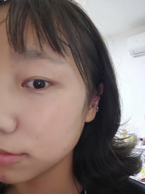 耳斜的人最容易辞职不干吗