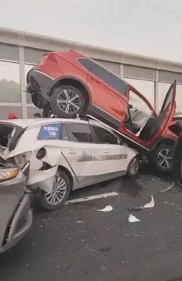 梦见连环车祸自身安全有什么预兆