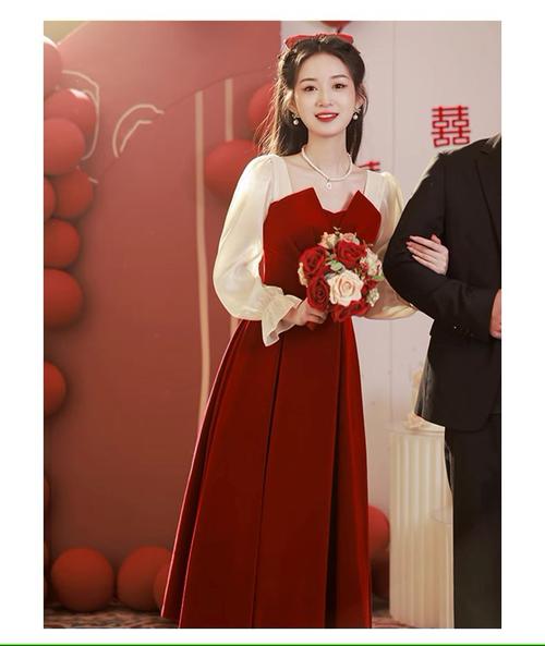 订婚穿什么颜色的衣服