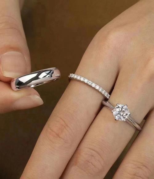 订婚买戒指还是结婚买戒指