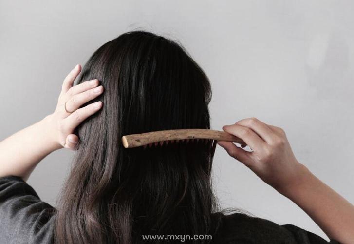 梦见自己在梳头是什么意思