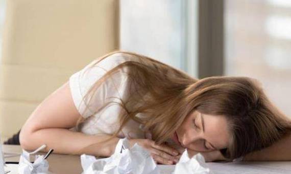 女人梦见死人并见到血