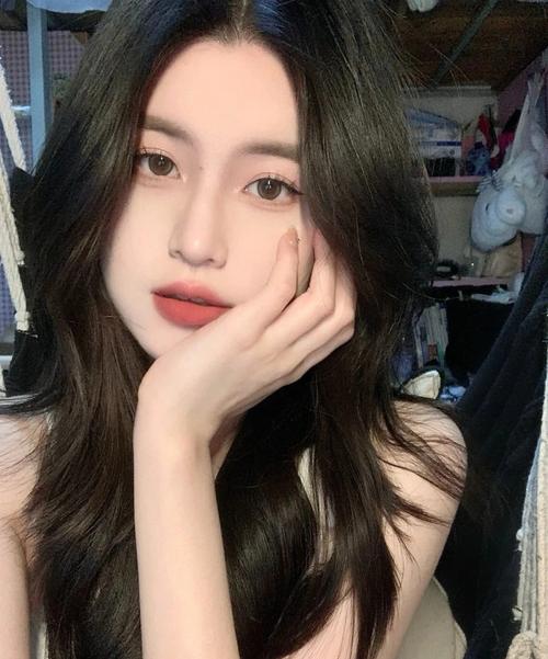 金牛女适合的优雅妆容