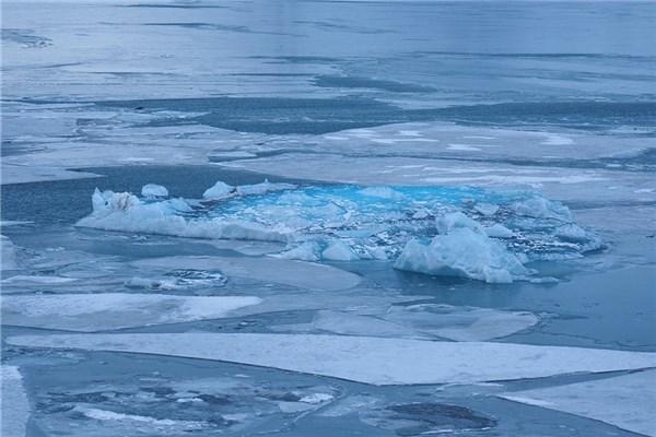 梦见河水结冰周公解梦,梦见河水结冰是什么意思?