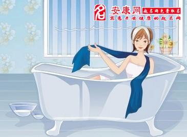 梦见自己全身光着洗澡