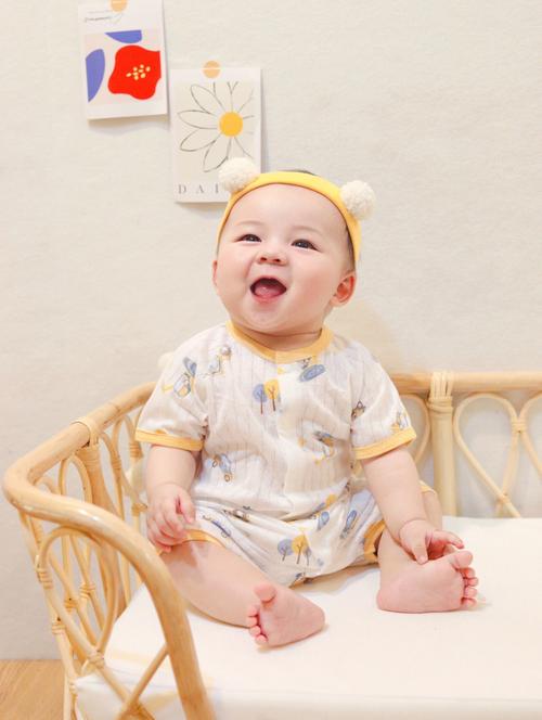 梦见小男孩对我笑