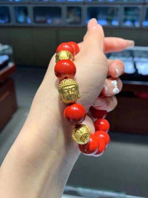 砂中金佩戴什么