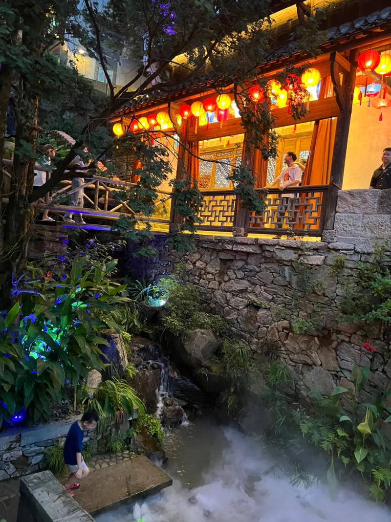 为什么会梦见掉下山脚