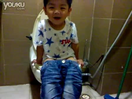 梦见小男孩大便