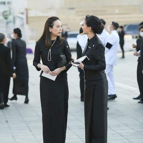 去参加葬礼别穿这个颜色的衣服