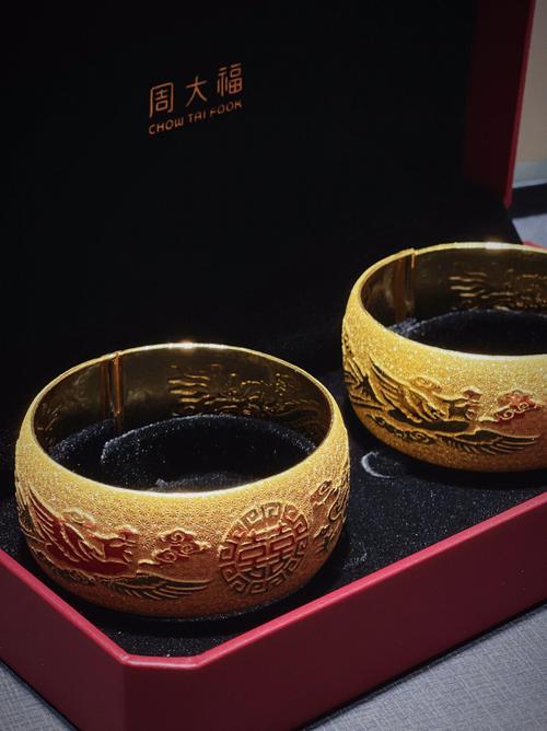 女人戴金好还是戴银好