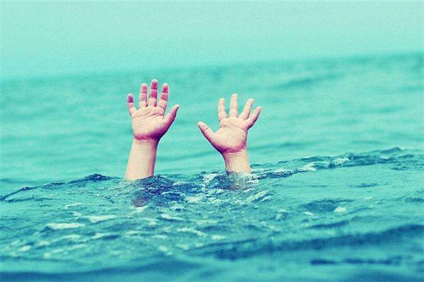梦见浸在水中