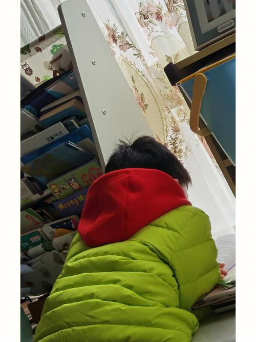 梦见看到很多小孩在读书写字是什么意思