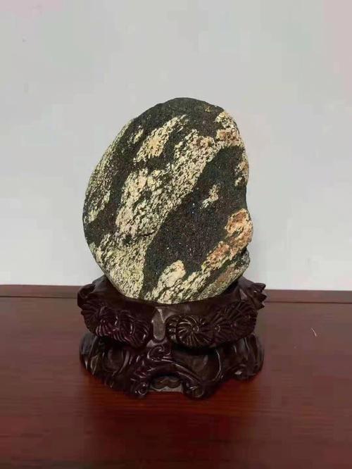 进门看见泰山石好吗