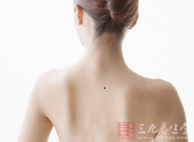 女人前胸后背痣相