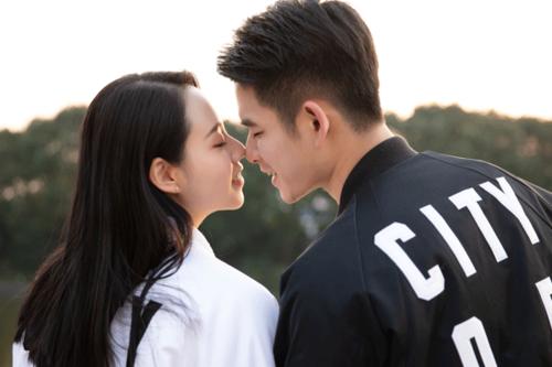 双子女玩弄感情的表现