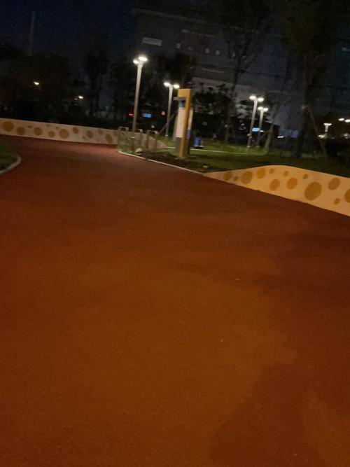 梦见被一群狗围困怎么回事