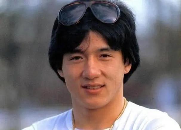 成龙的面相到底好不好