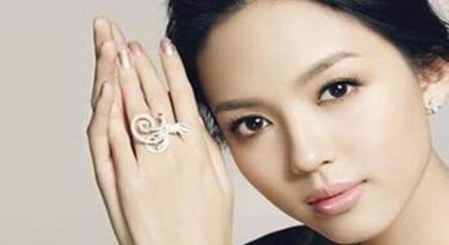 双眼皮的女人遇到偏财格要怎么做