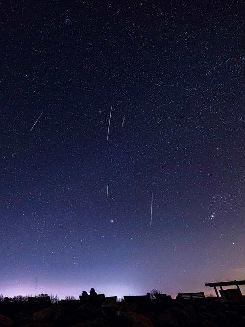 流星雨代表的是爱情吗