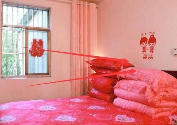 影响夫妻感情的风水床上堆放东西