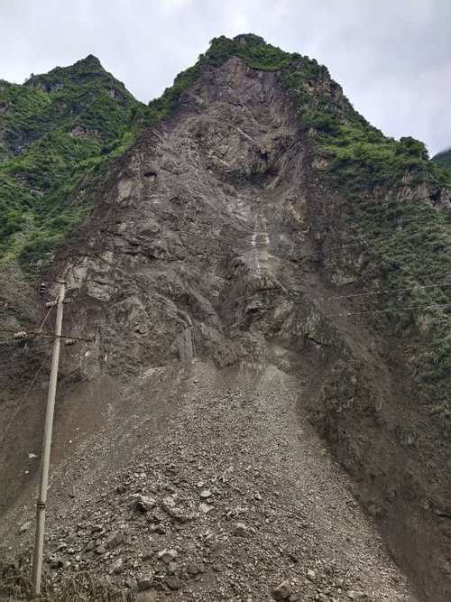 梦见对面的山体崩塌了什么意思