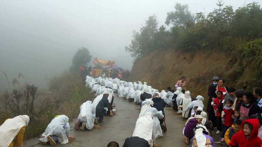 梦见戴孝办丧事是什么意思