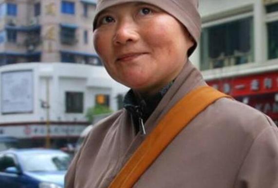 尼姑命的女生八字特征