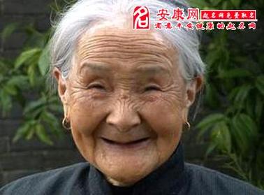 梦见一个凶恶的老奶奶