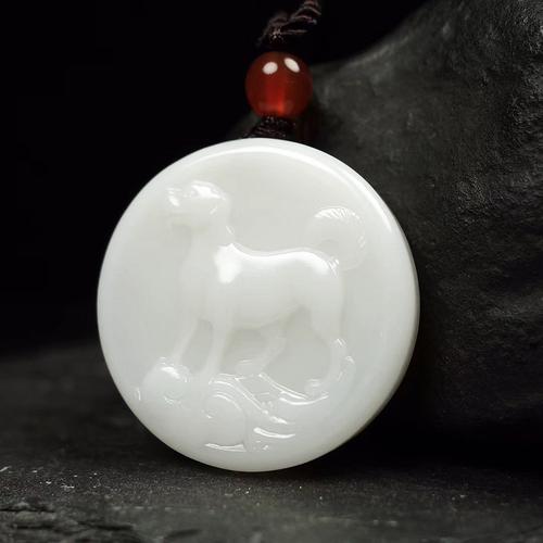 属狗的戴什么玉吊坠好