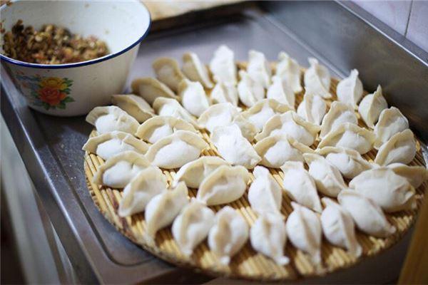 梦见吃饺子