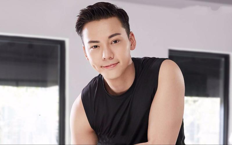 发际线高的男人中年事业运势怎么样?