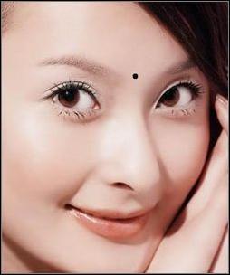 女人人中有痣好不好?是晚婚晚育的代表!