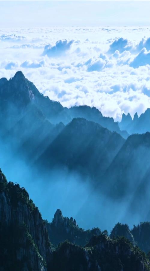 梦见高山耸立